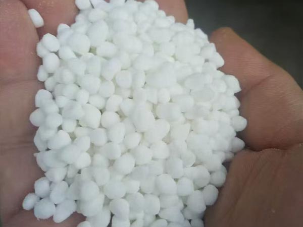 Яка різниця між добривами з контрольованим вивільненням і добривами з повільним вивільненням?